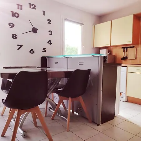 T2 Lumineux Avec Balcon & Piscine I Proche De Cannes