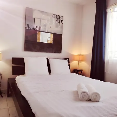 Apartment Soleil - Parking - Wifi -terrasse Et Piscine